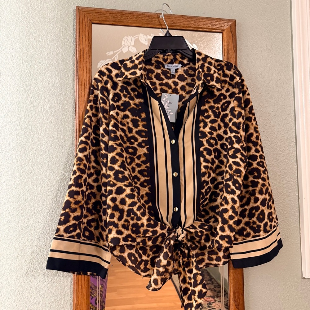 Chic Leopard Print Tie-Front Blouse and matching pair of pants- 2 piece! Sz M